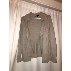 tan gap sweater